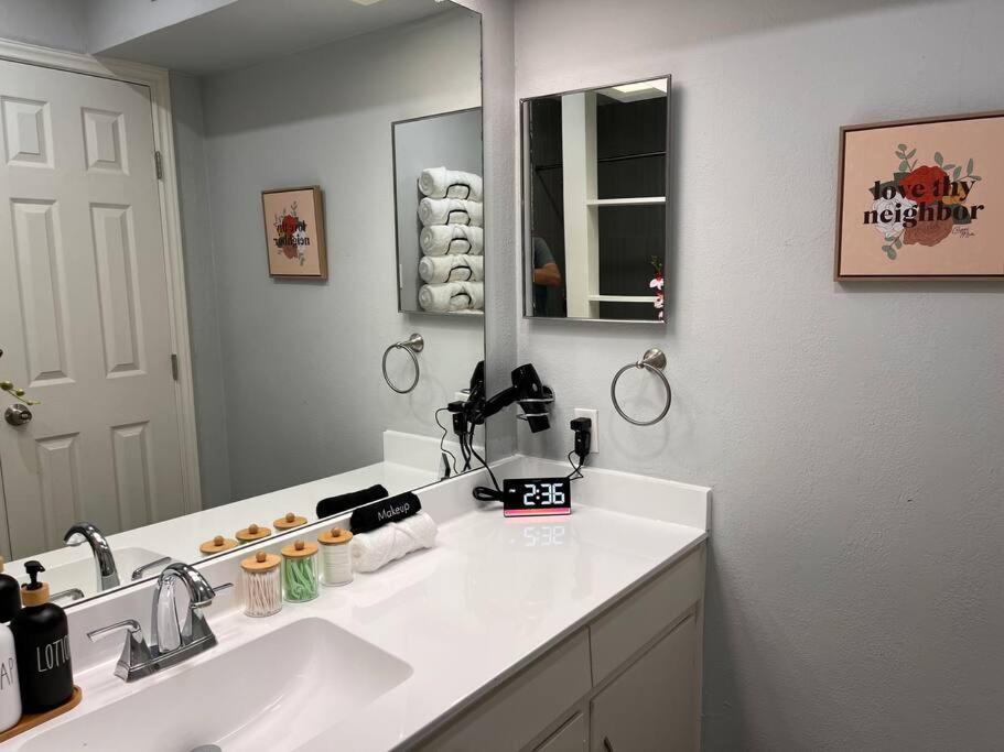 דאלאס Healing Haven King Bed Suite מראה חיצוני תמונה